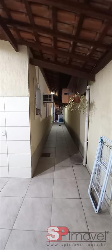 Casa para Venda por R$580.000,00 com 180m², 2 vagas e 3 dormitórios - Sítio do campo, Praia grande / SP